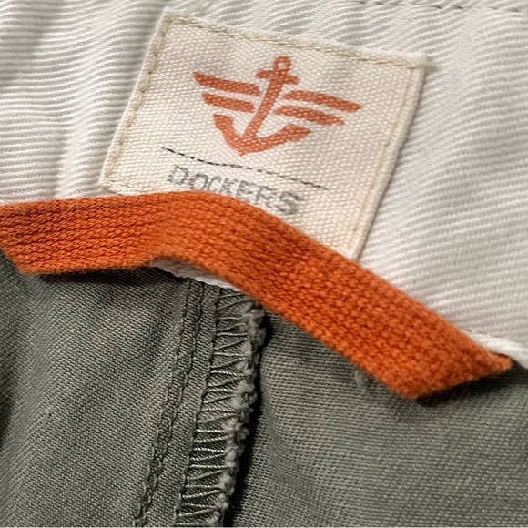 Dockers Men's Shorts size 42 - Picture 8 of 9